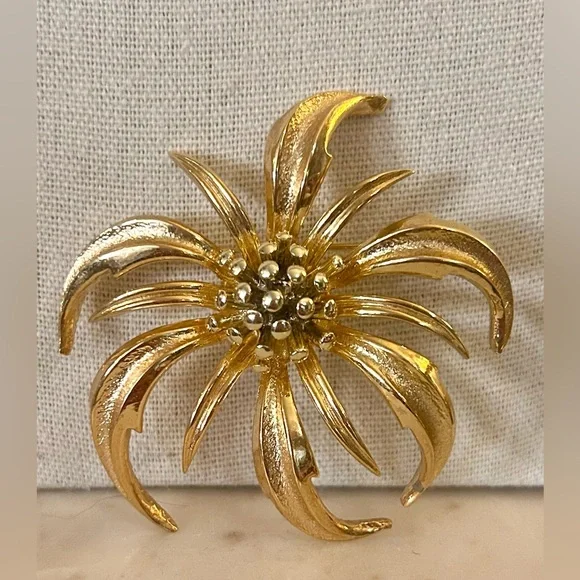 MARBOUX Chrysanthemum Brooch Vintage Marcel Boucher - Picture 4 of 9